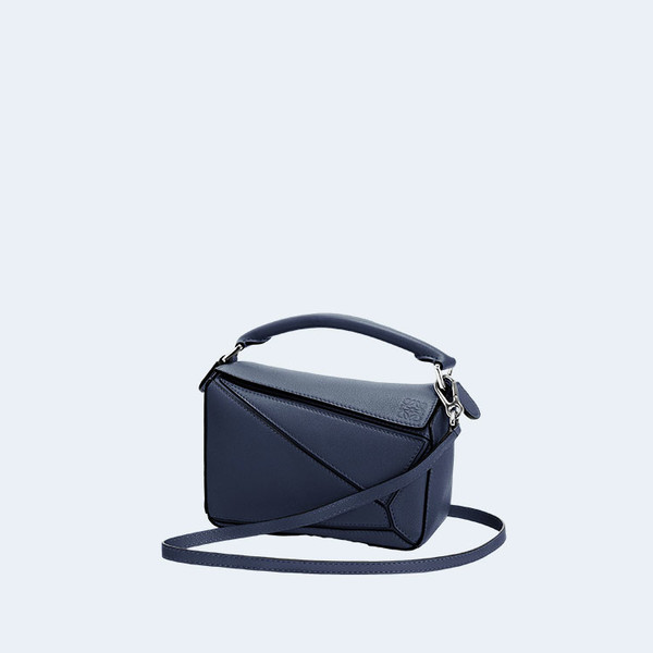 로에베 클래식 카프스킨 미니 퍼즐 백 네이비
