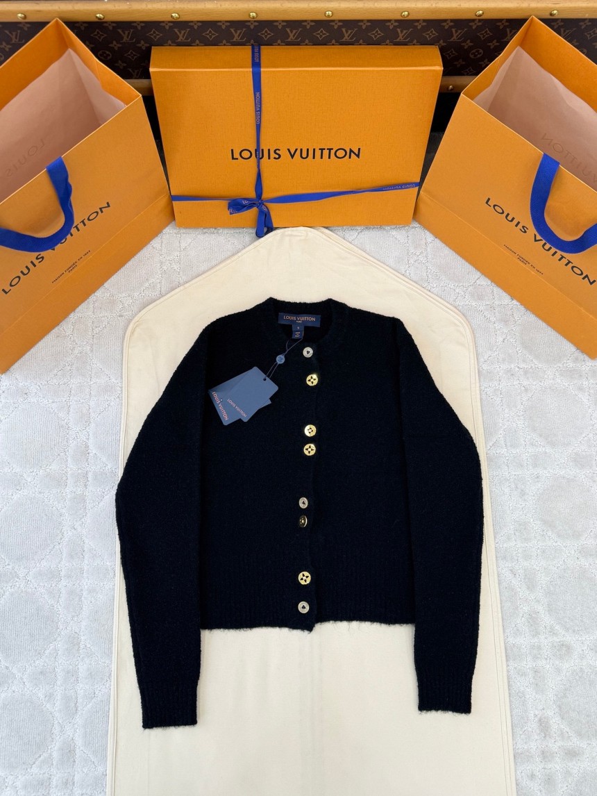 루이비통 모노그램 버튼 가디건