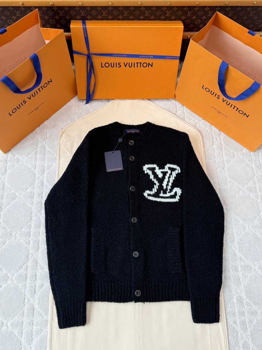 루이비통 청키 인타르시아 시그니처 가디건
