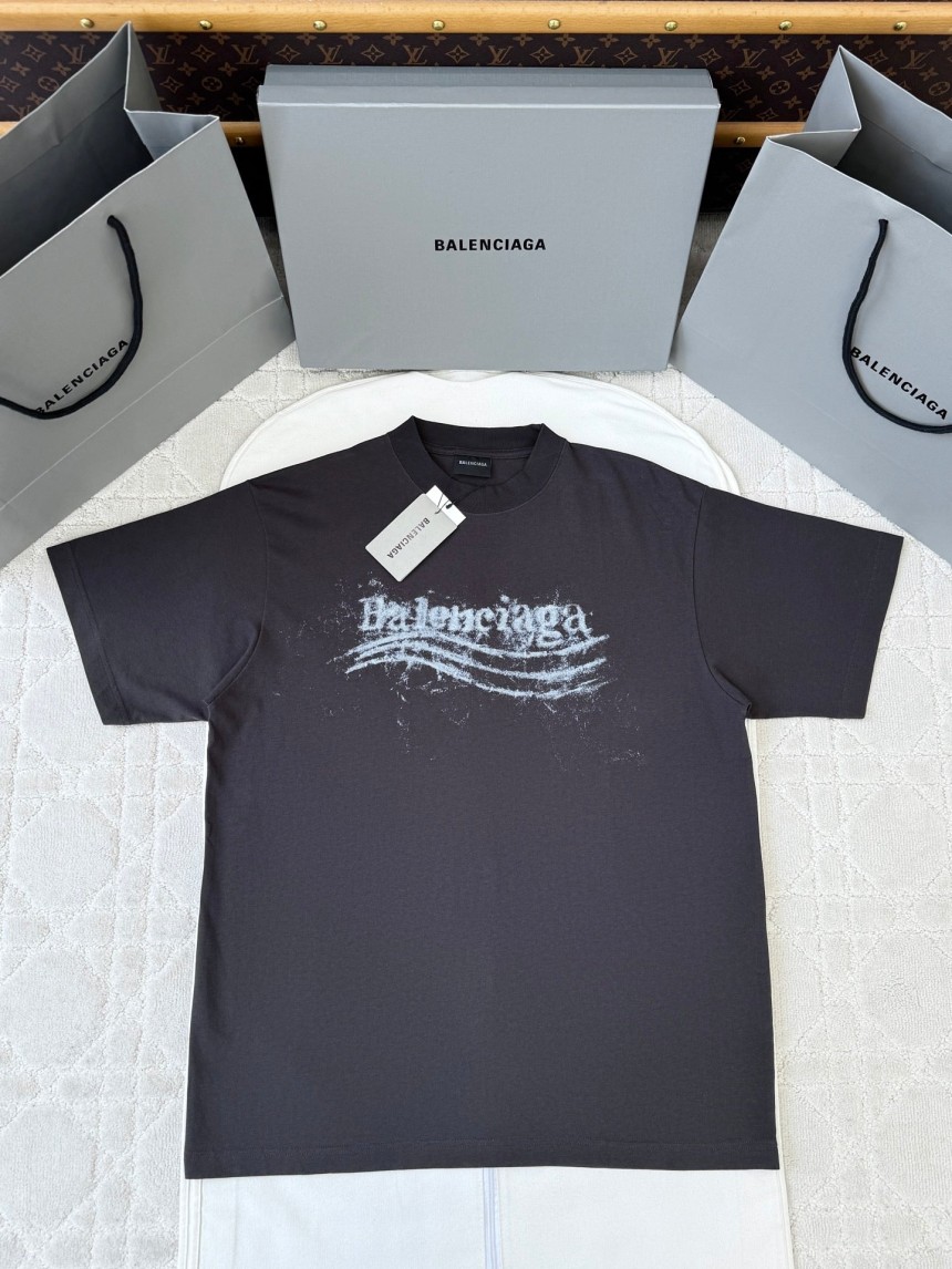 발렌시아가 워시드 크레용 폴리티컬 미디엄 핏 티셔츠