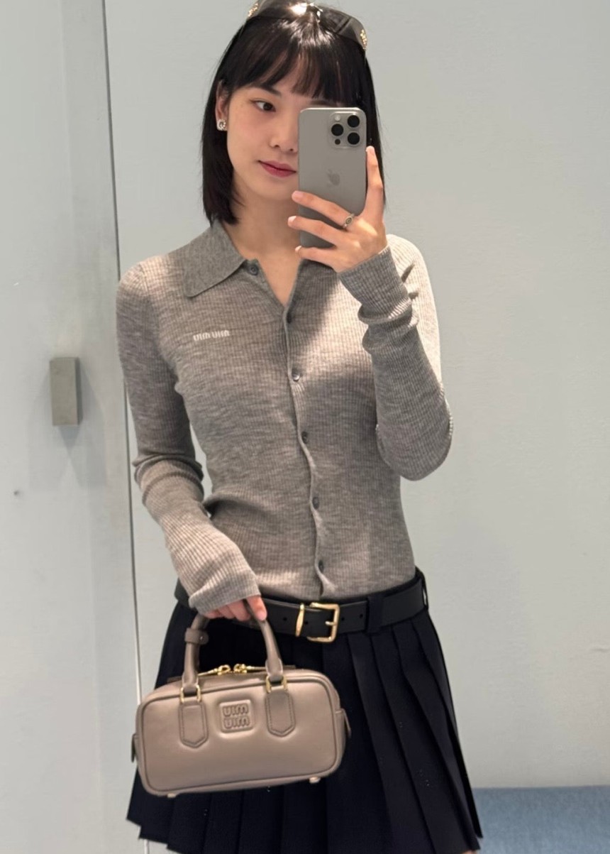 미우미우 로고 자수 캐시미어 가디건