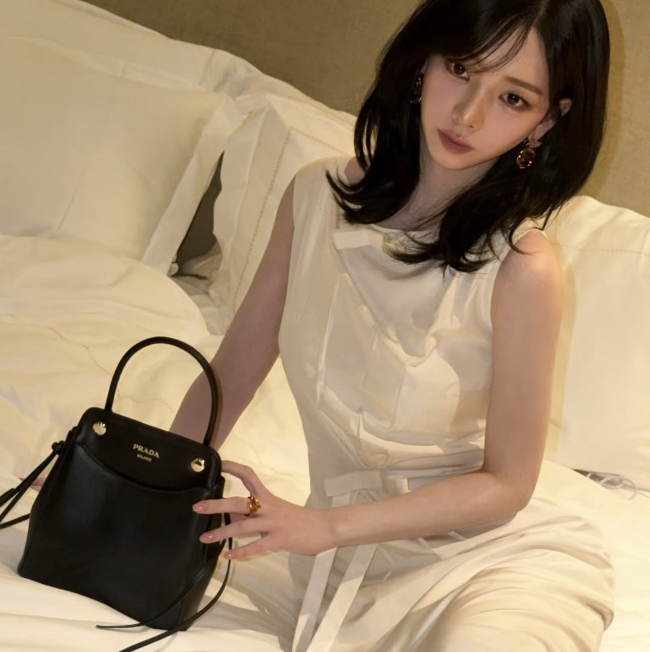 프라다 캐리 미니 가죽 핸드백 1BA496