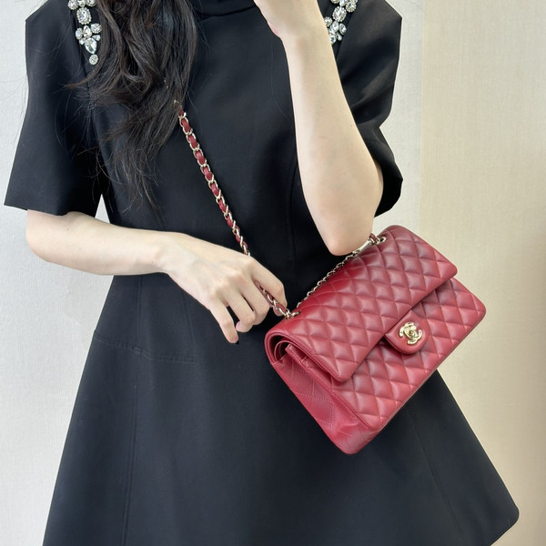 샤넬 클래식 미디움 램스킨 실버