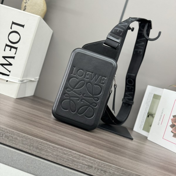 로에베 스무스 카프스킨 몰디드 힙색