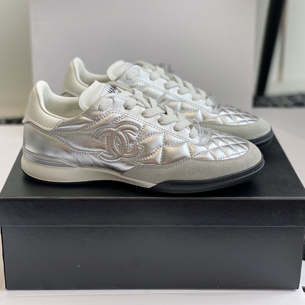 샤넬 스니커즈 카프스킨 실버