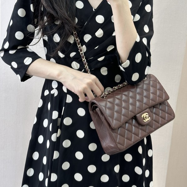 샤넬 클래식 미디움 램스킨 금장