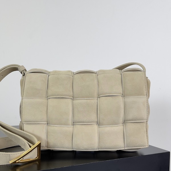 보테가베네타 스웨이드 카세트 백