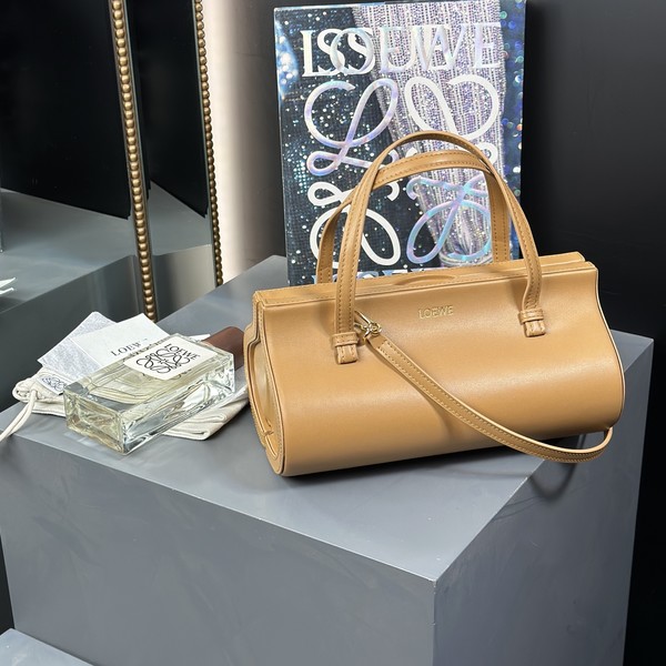 로에베 스몰 클래스프 백