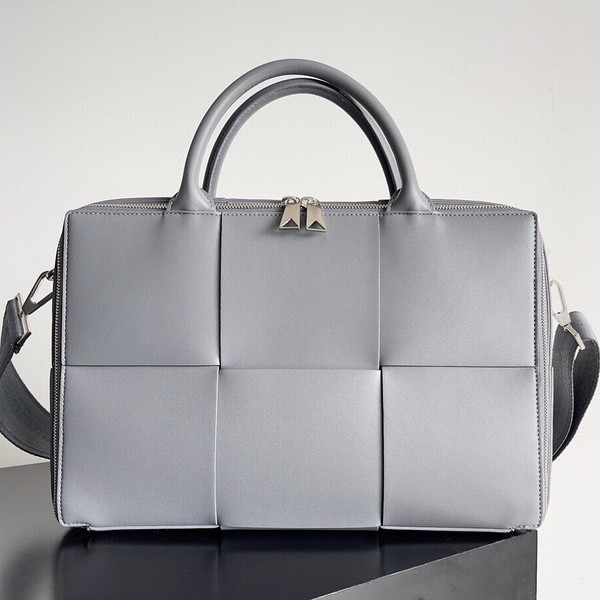 보테가베네타 라지 인트레치아토 카세트 크로스백