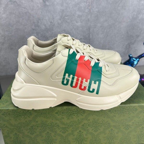 구찌 라이톤  로고 레더 스니커즈