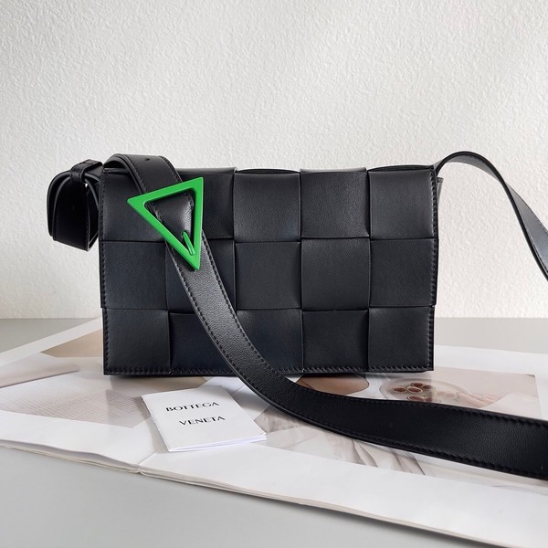 보테가베네타 인트레치아토 패러킷 카세트백