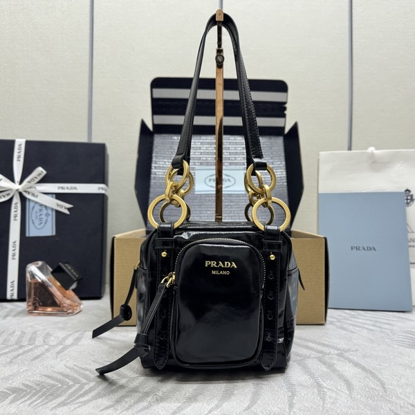 프라다 댄글 가죽 미니 1BB137