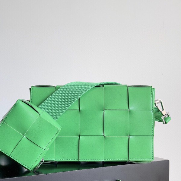 보테가베네타 버서타일 스트랩 카세트백