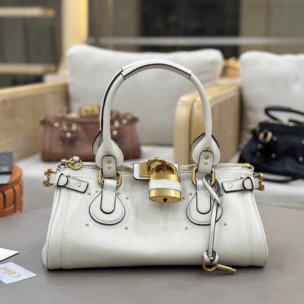 끌로에 패딩턴 렉탱귤러 락 숄더