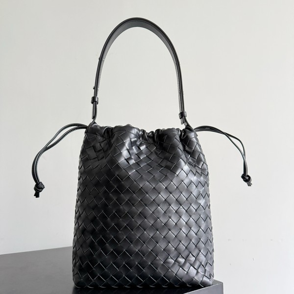 보테가베네타 25FW 버킷백 비블리오테카