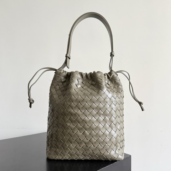 보테가베네타 25FW 버킷백 비블리오테카