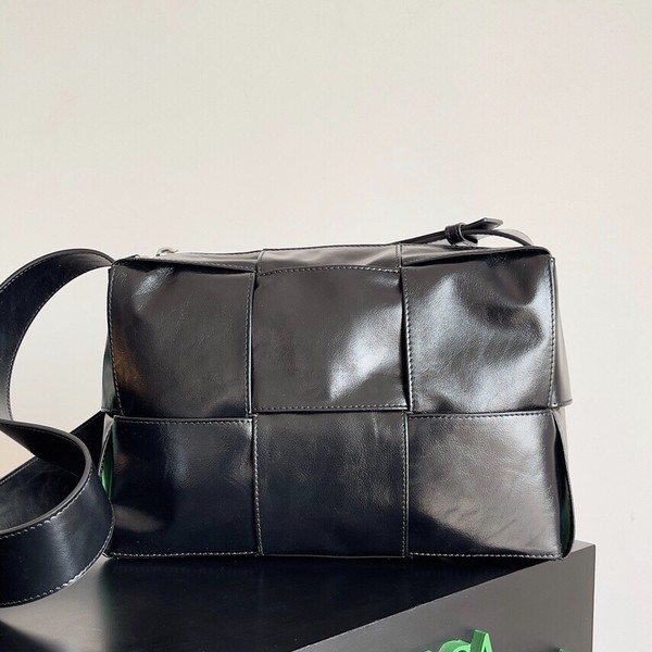 보테가베네타 미디엄 아르코 카메라백 블랙