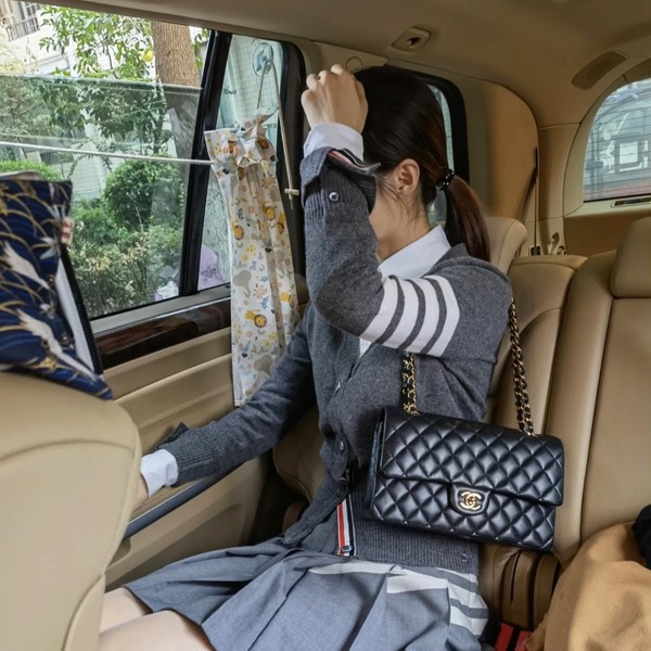 샤넬 클래식 라지 램스킨 블랙 골드