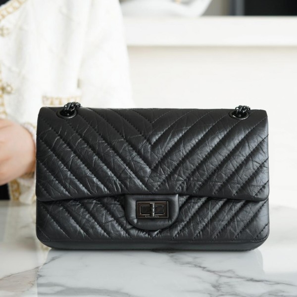 샤넬 2.55백 미디움 쉐브론 카프스킨 블랙