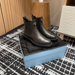 프라다 브러시드 첼시 부츠