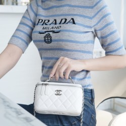 샤넬 23K 탑핸들 스몰 베니티백 AP3593