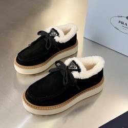 프라다 스웨이드 로퍼 블랙