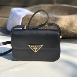 프라다  24SS 신상 레더 숄더