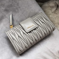 미우미우 마테라쎄 지갑