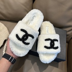 샤넬 CC 시어링 뮬 슬리퍼 화이트