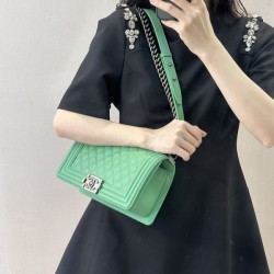 샤넬 보이백 미디움 캐비어 보이백 은장