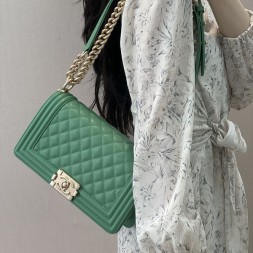 샤넬 보이백 미디움 캐비어 보이백 금장