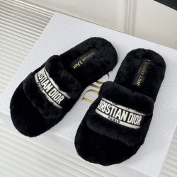 디올 시어링 로고 퍼 뮬 슬리퍼