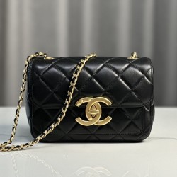 샤넬 24B 미니 램스킨 플랩 백