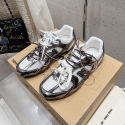 뉴발란스 X 미우미우 콜라보 530