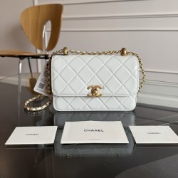 샤넬 24C 뉴시즌 체인 플랩백 19 화이트 AS2649