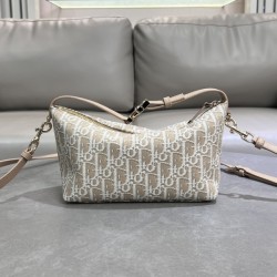 디올트레블 노마드 미디엄 파우치