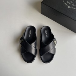 프라다 삼각로고 크로스 슬라이드 샌들