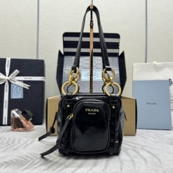 프라다 댄글 가죽 미니 1BB137