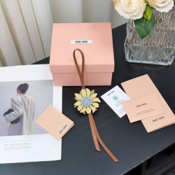 미우미우 트릭 레더 백참