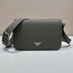 프라다 레더 삼각 로고 2VD075