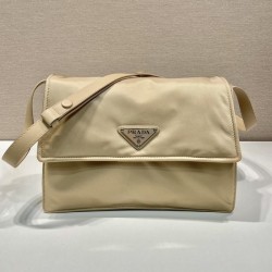 프라다 리나일론 패딩 미디움 1BD255