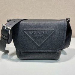 프라다 레더 엠보싱 로고 크로스 2VD056