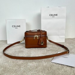 셀린느 25FW 트리옹프 카프스킨 베니티 숄더 119463