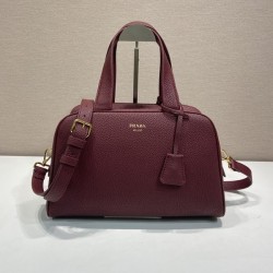 프라다 25FW 로고 프린팅 레더 토트백 1BB148