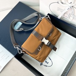 프라다 리사이클 나일론 케이스 2ZT071