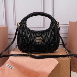 미우미우 완더 마테라쎄 나파 호보백 5BC125