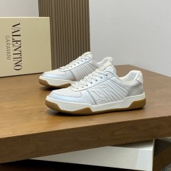 발렌티노 원스터드 스니커즈