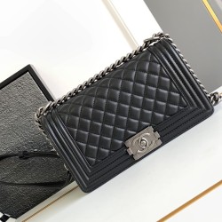 샤넬 보이백 미디움 램스킨 보이 A67086