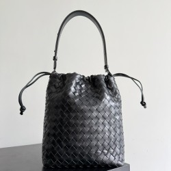 보테가베네타 25FW 버킷백 비블리오테카