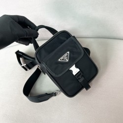 프라다 25FW 삼각로고 폰홀더 크로스 2ZH194